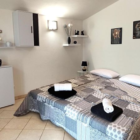 Apartman Dora PUY Exterior foto