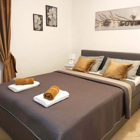 Apartman Dora PUY Exterior foto
