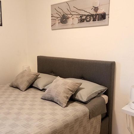 Apartman Dora PUY Exterior foto
