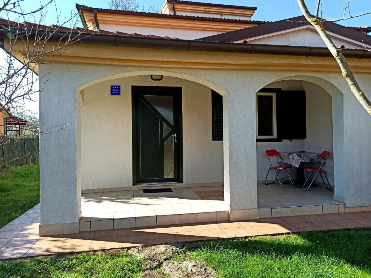 Apartman Dora PUY Exterior foto