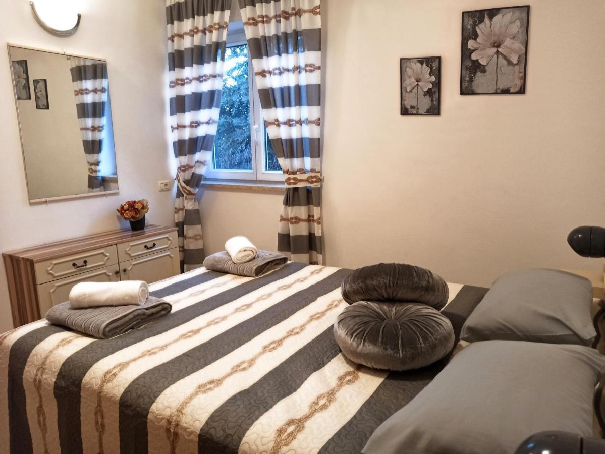 Apartman Dora PUY Exterior foto