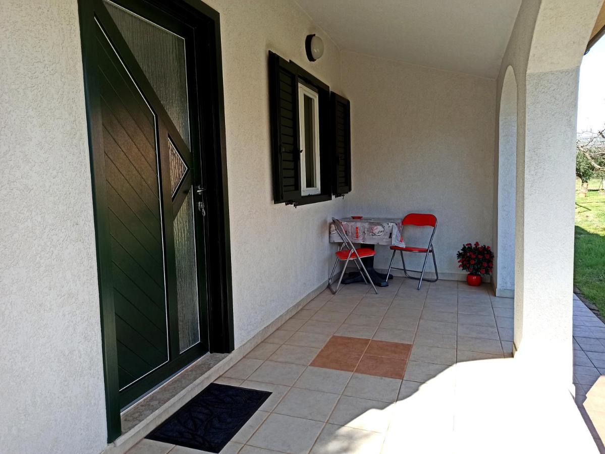 Apartman Dora PUY Exterior foto