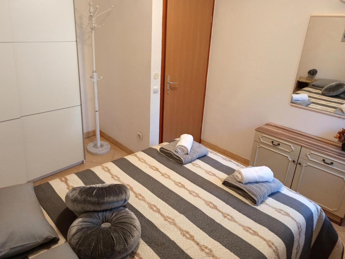 Apartman Dora PUY Exterior foto