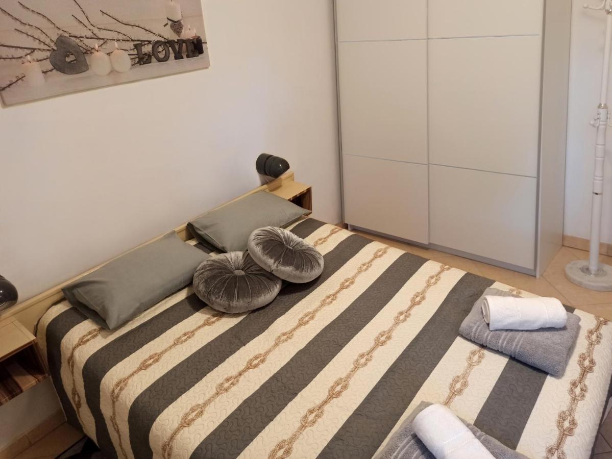 Apartman Dora PUY Exterior foto