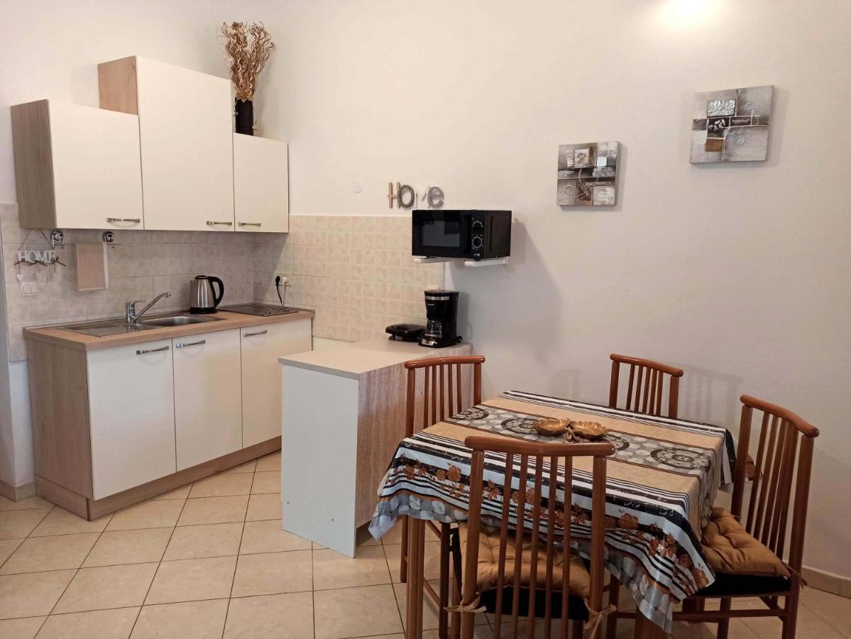 Apartman Dora PUY Exterior foto