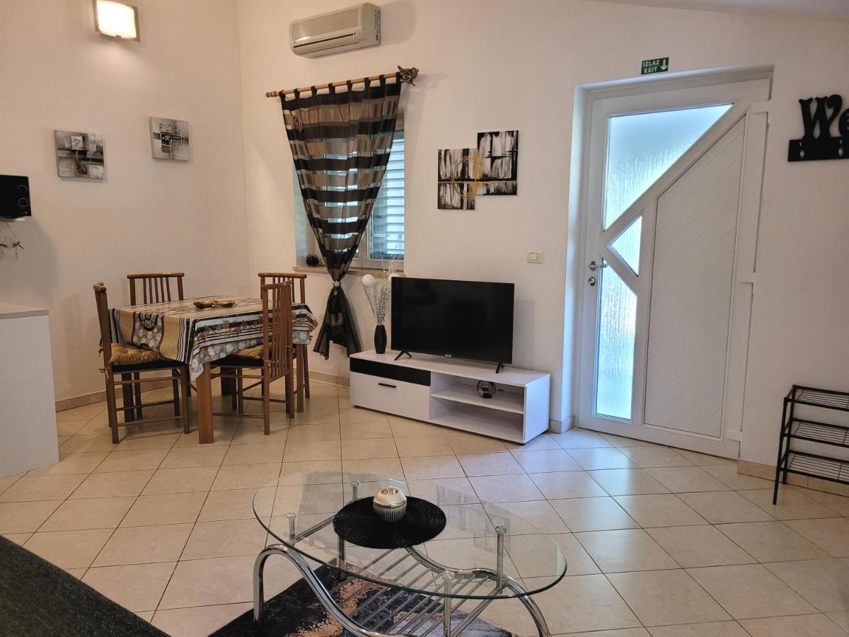 Apartman Dora PUY Exterior foto
