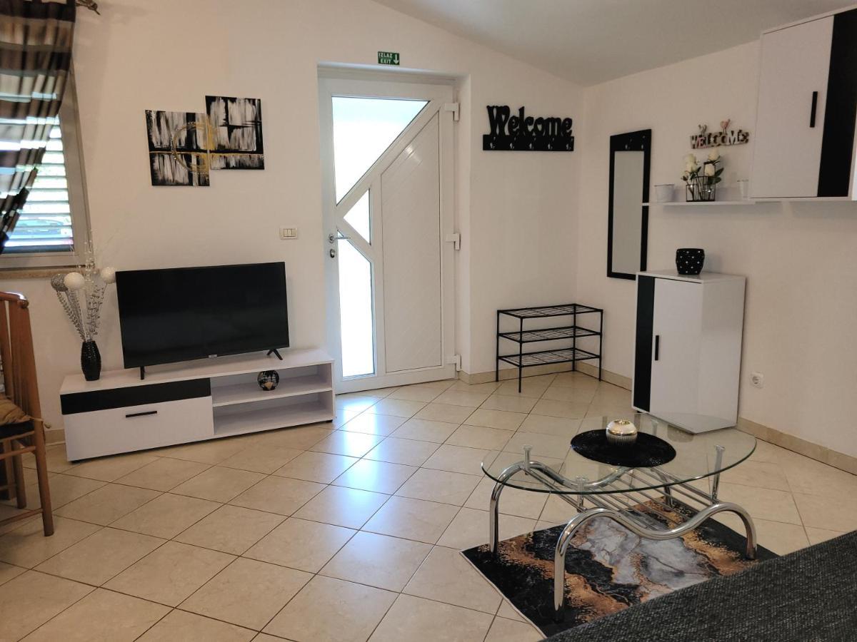 Apartman Dora PUY Exterior foto