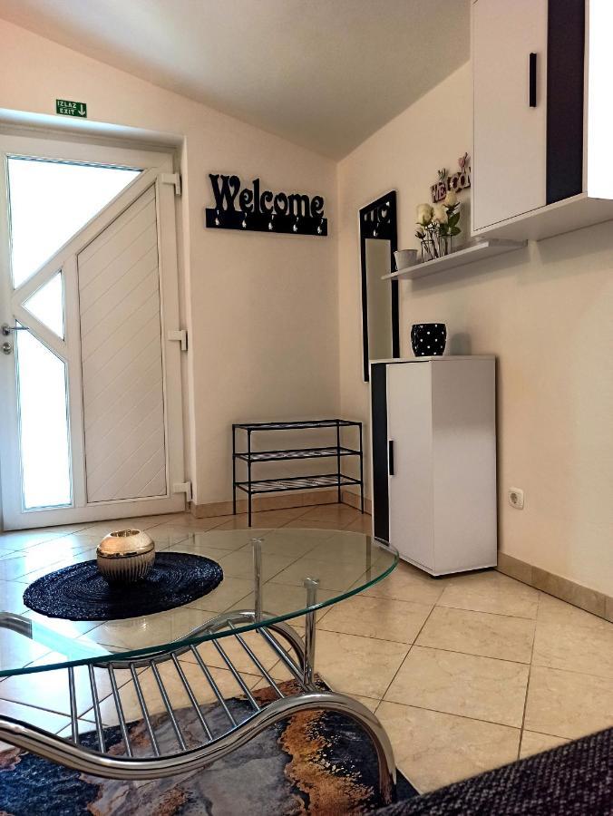 Apartman Dora PUY Exterior foto
