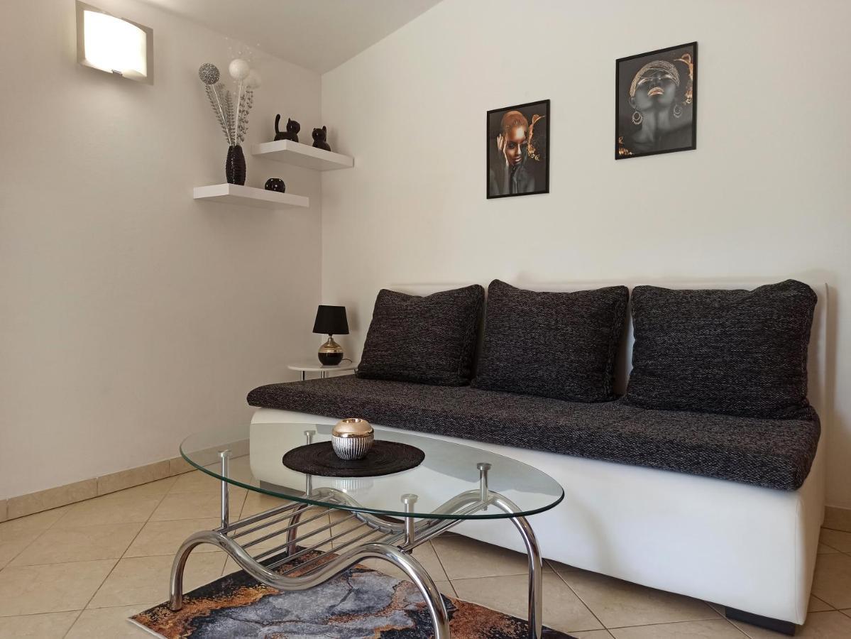 Apartman Dora PUY Exterior foto