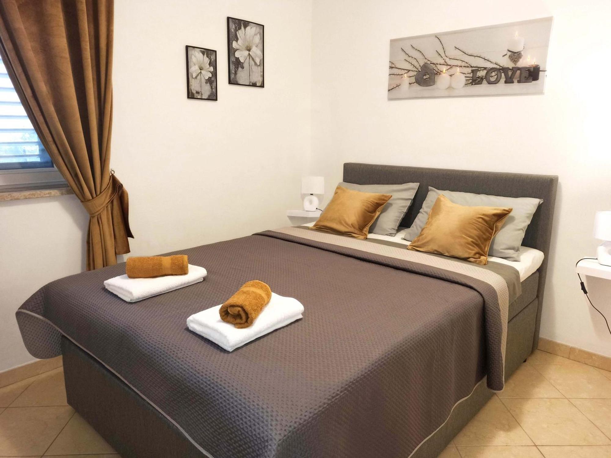 Apartman Dora PUY Exterior foto