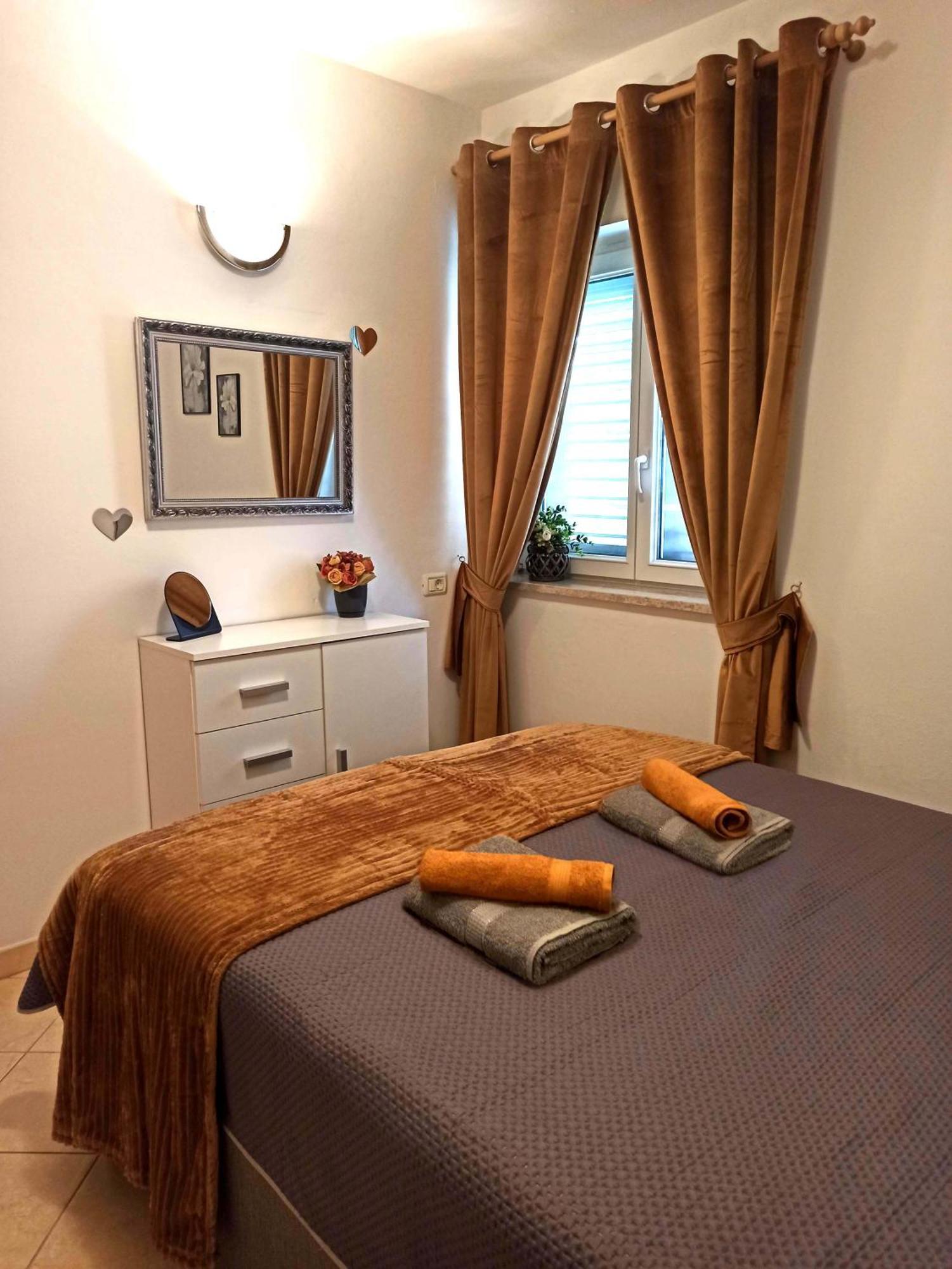 Apartman Dora PUY Exterior foto