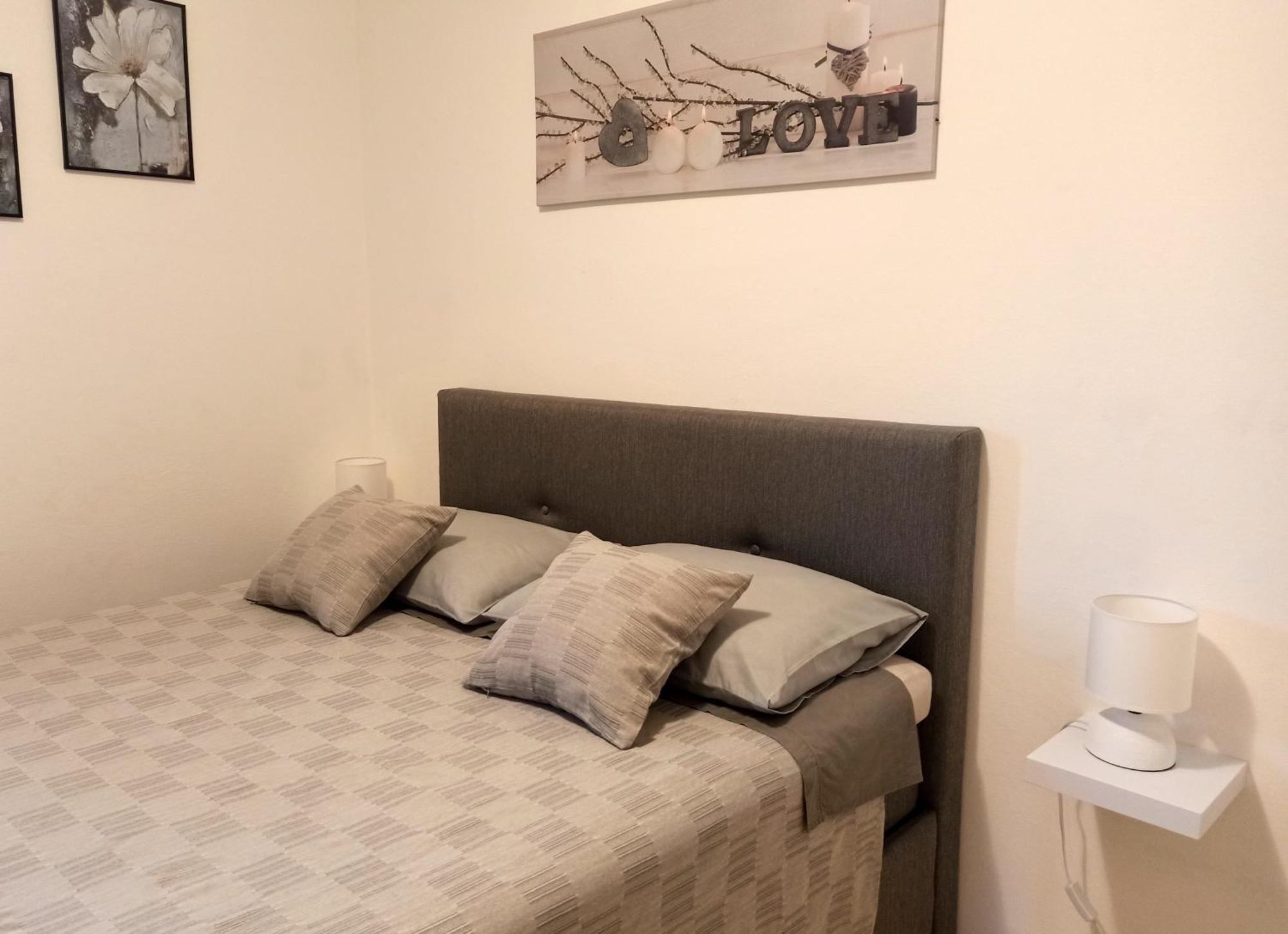 Apartman Dora PUY Exterior foto